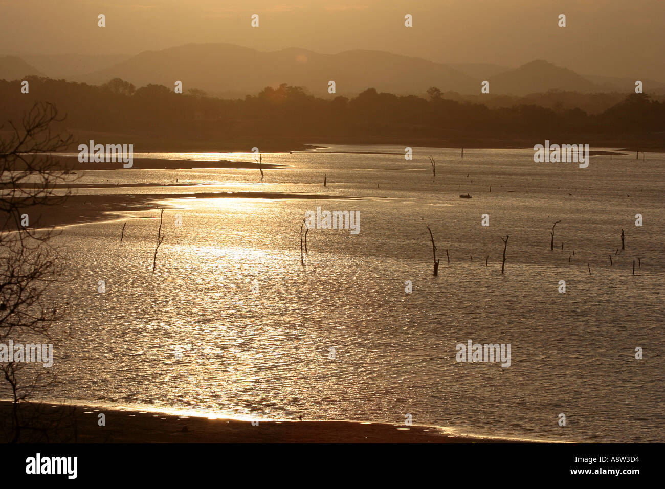 Sri Lanka paesaggio - Sri Lanka tramonto sul lago Kandalama centrale Sri Lanka Foto Stock