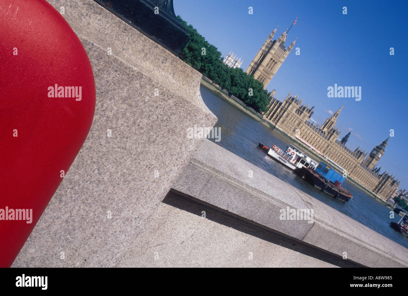 Il Tamigi e il Parlamento Londra Inghilterra Foto Stock