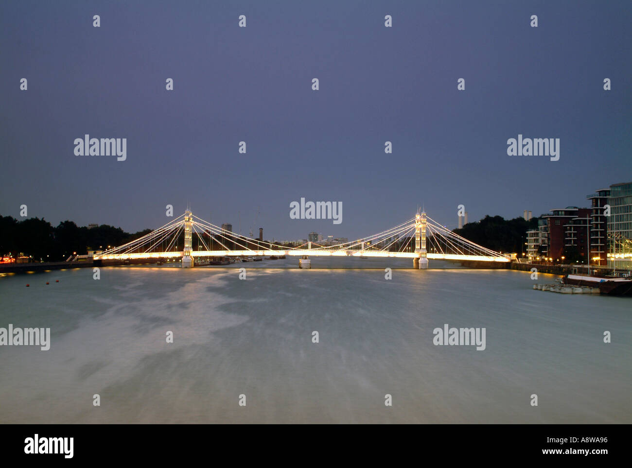 L'Albert Ponte sul Fiume Tamigi a Londra al tramonto. Foto Stock