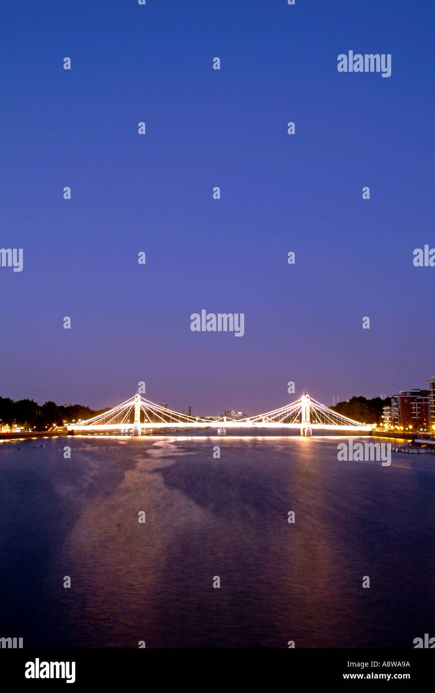 L'Albert Ponte sul Fiume Tamigi a Londra al tramonto. Foto Stock