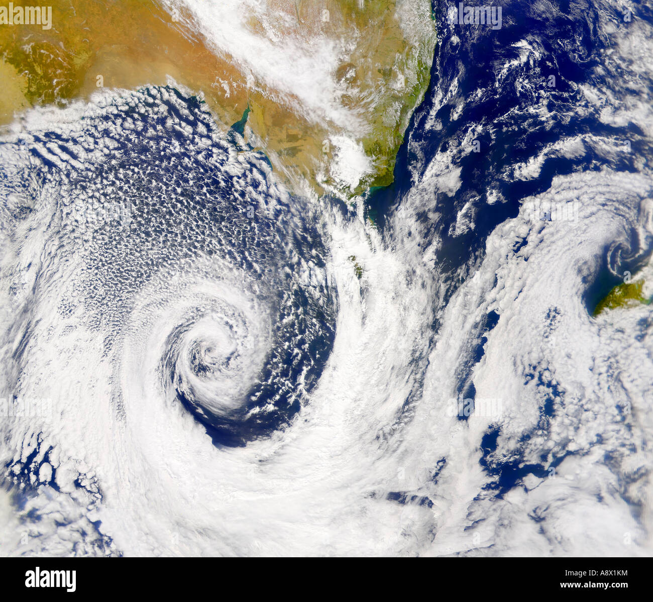 Sistema di bassa pressione off Australia visto dallo spazio Foto Stock