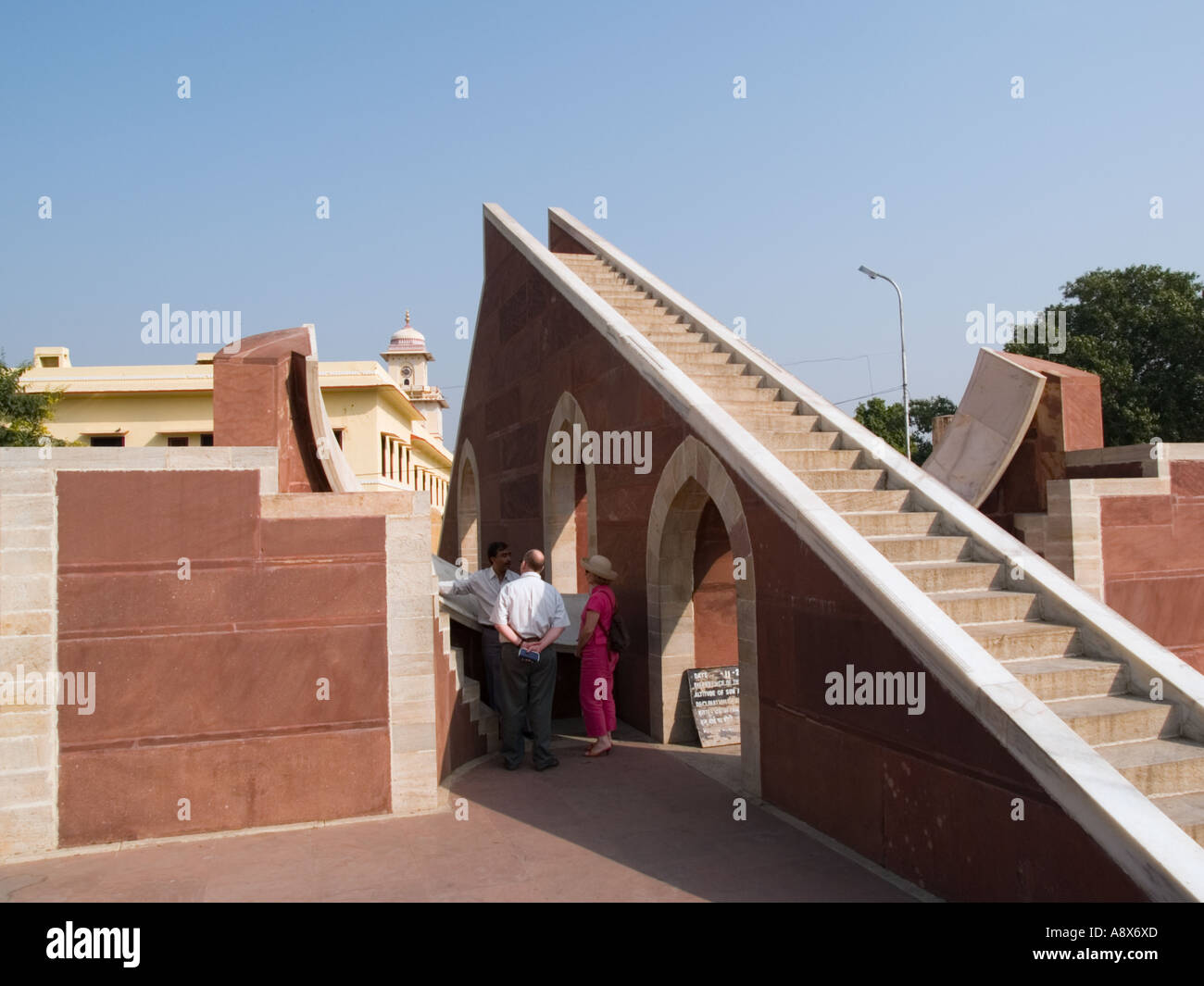 Piccolo Samrat Yantra a Jantar Mantar Observatory meridiana. * Il Rajasthan Jaipur India Asia Foto Stock