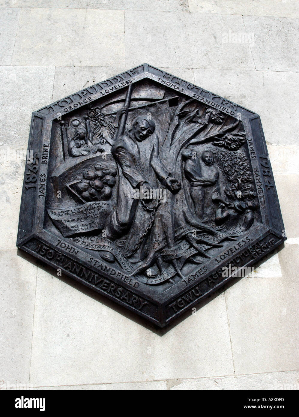 Memoriale per le sei Tolpuddle martiri presso old Crown Court Dorchester Dorset Inghilterra Foto Stock