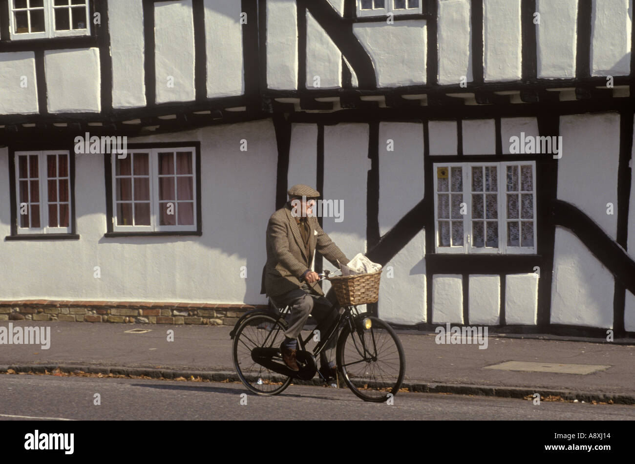 Edifici con struttura in legno bianco e nero la High Street Elstow vicino a nr Bedford Bedfordshire 1980s HOMER SYKES Foto Stock
