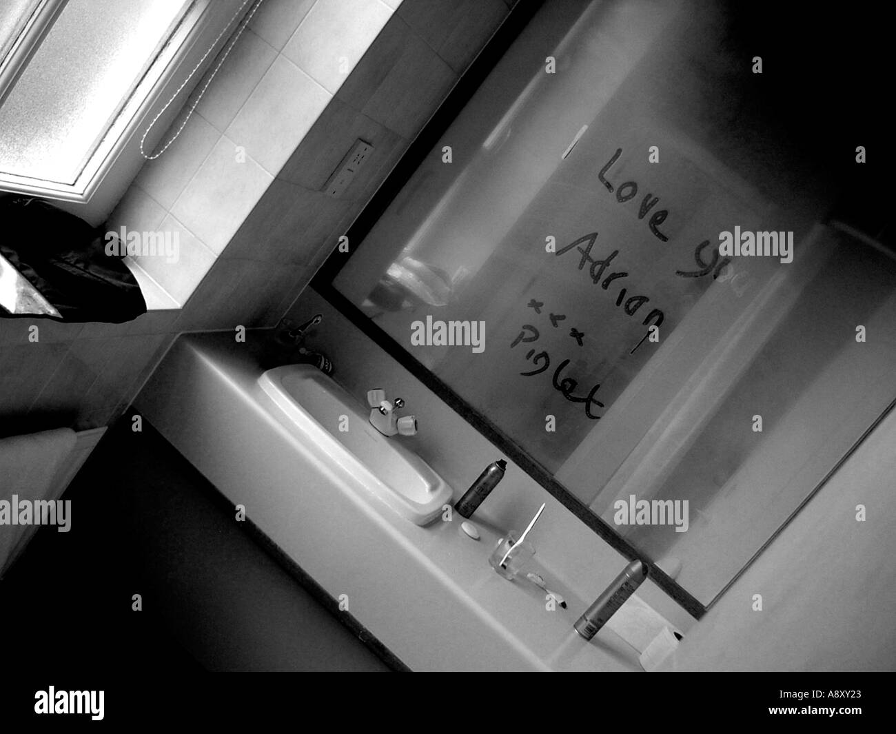 Messaggio in steamy Specchio bagno Foto Stock