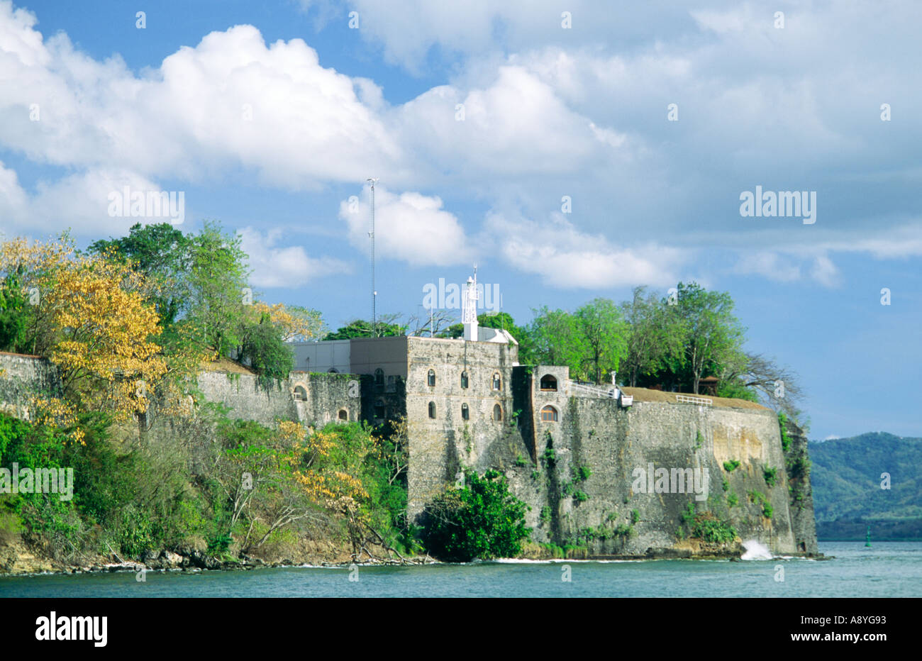 Fort St. Louis custodisce l'ingresso al porto di Fort de France, capitale dell'isola caraibica di Martinica Foto Stock