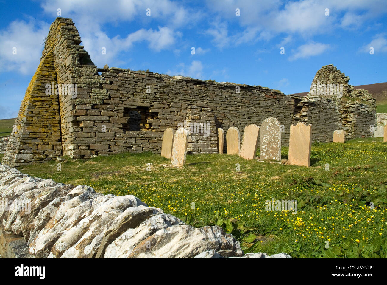 Dh Westness ROUSAY ORKNEY Il Wirk vecchie rovine della chiesa cimitero Foto Stock