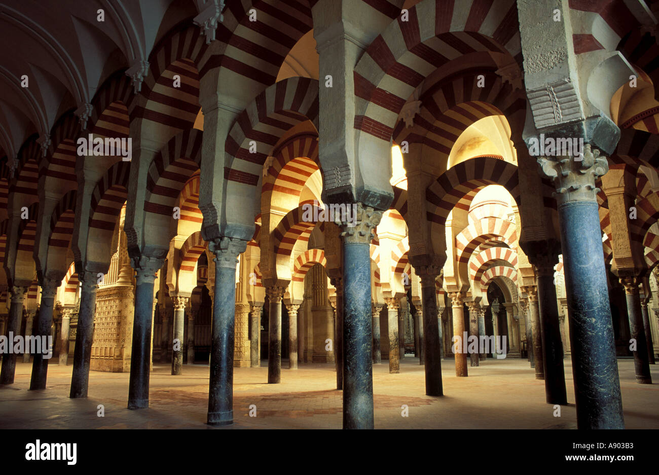 Archi moreschi in La Mezquita Cordoba Andalusia Andalusia Spagna Foto Stock