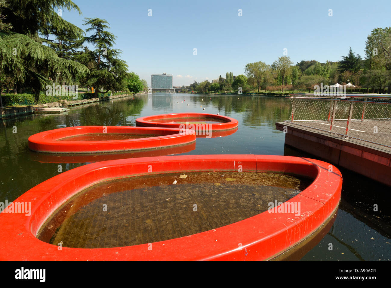 Roma EUR Il lago artificiale del laghetto del parco circostante nel centro di EUR Foto Stock