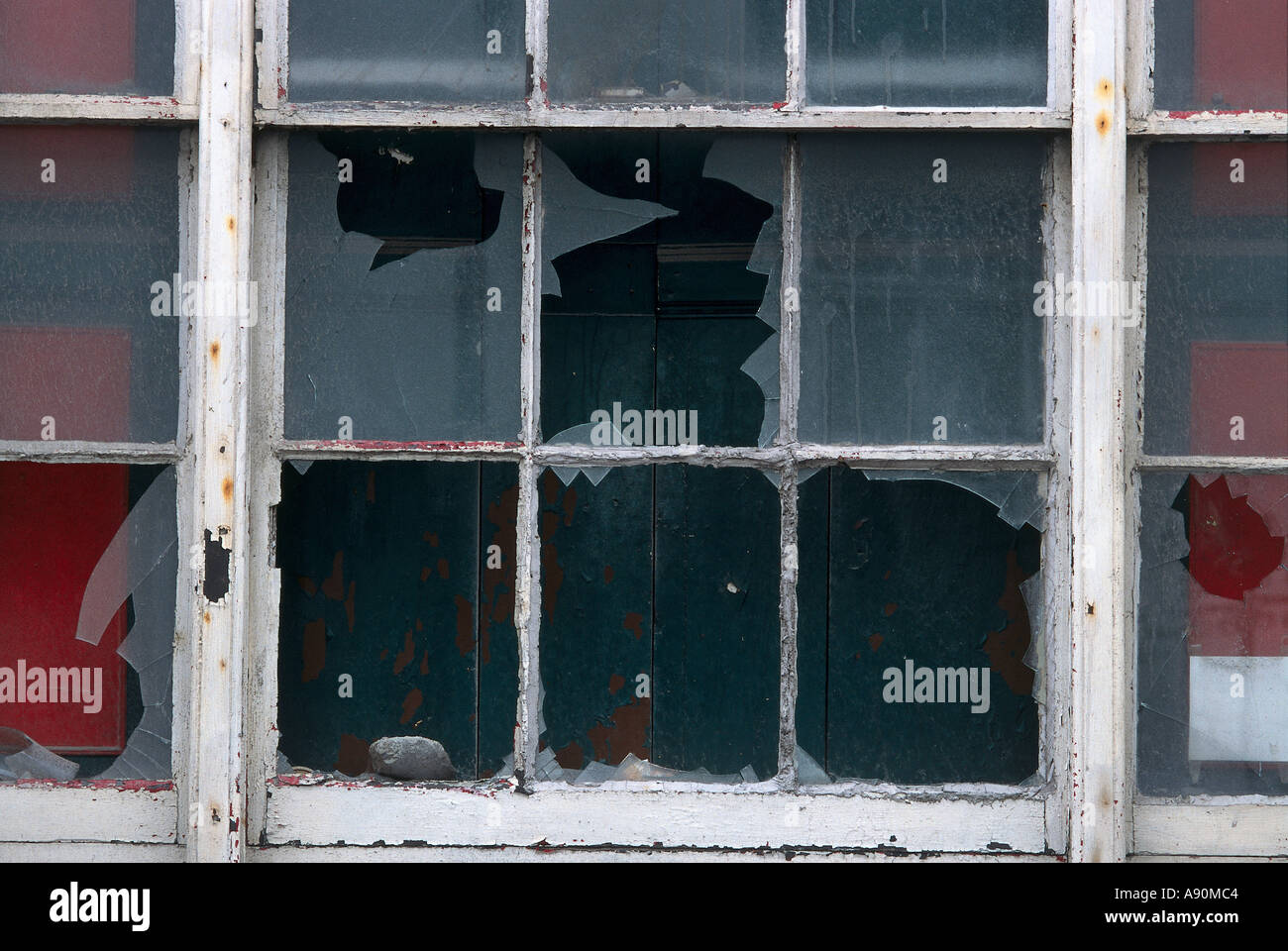 Casa di vetro rotto immagini e fotografie stock ad alta risoluzione - Alamy