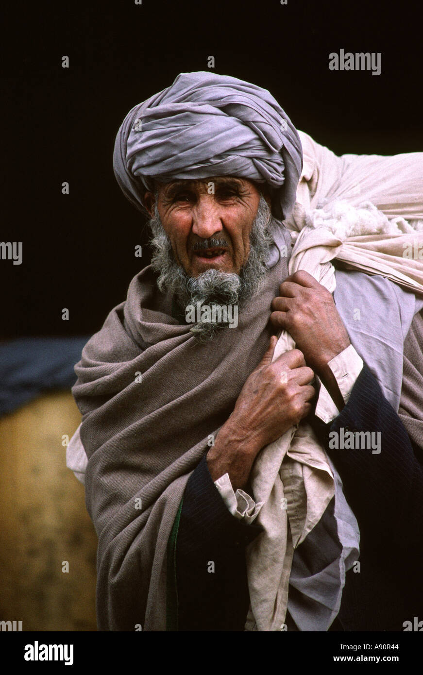 Il Pakistan NWFP Peshawar Qissa Khawani Bazaar volto di vecchio uomo Pathan Foto Stock
