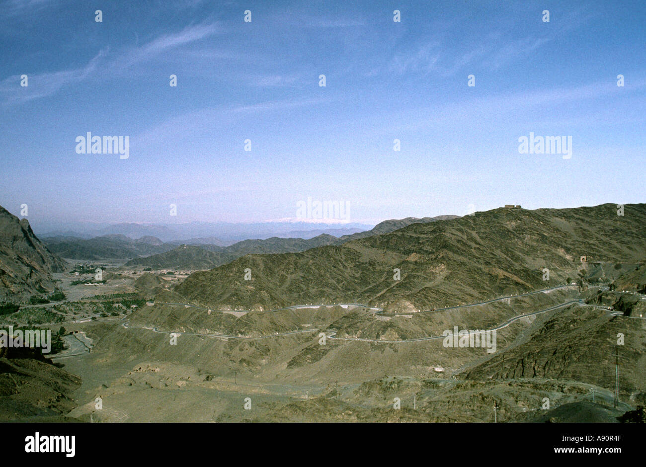Il Pakistan NWFP Khyber Pass in Afghanistan dal Landi Kotal Fort Foto Stock