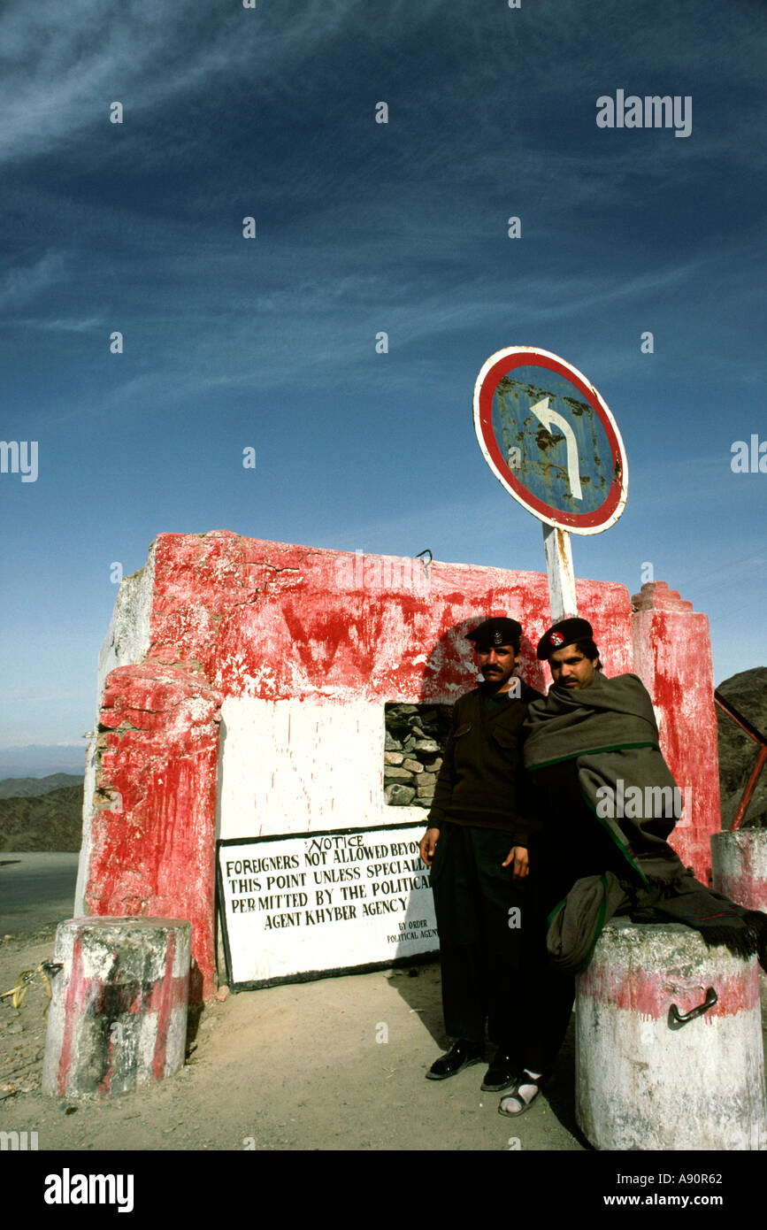 Il Pakistan NWFP al Passo Khyber Khyber fucili di soldati a Landi Kotal Fort Check Point più vicino all'Afghanistan senza visto Foto Stock