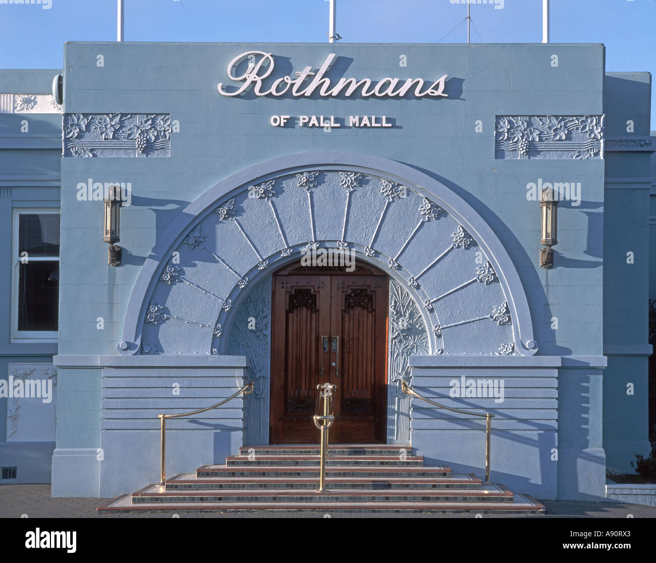 Nuova Zelanda Isola del Sud Napier edificio art deco Rothmans di Pall Mall ingresso fabbrica di tabacco Foto Stock