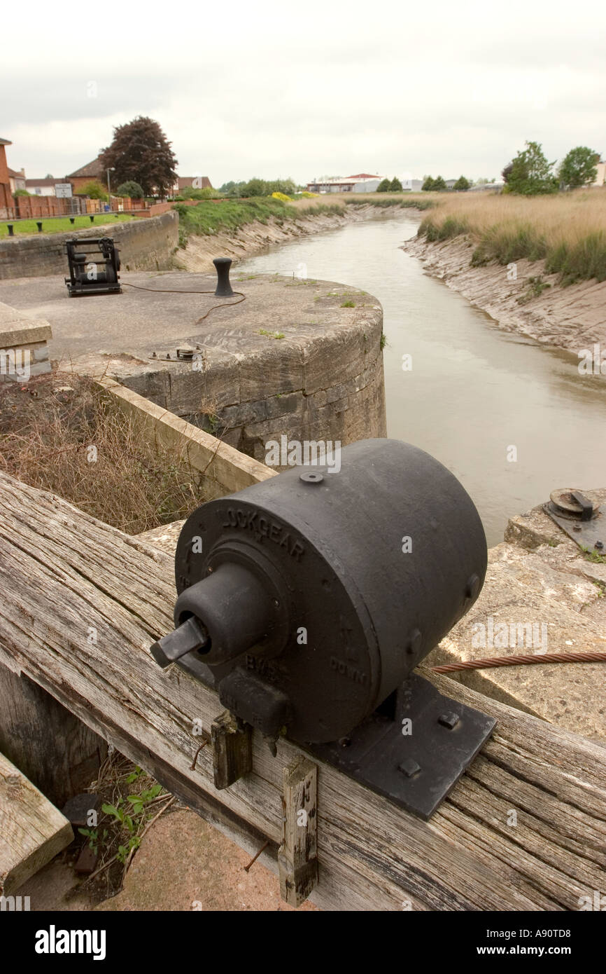 Inghilterra Somerset Bridgewater vecchio dock bacino abbandonati macchinari di bloccaggio Foto Stock