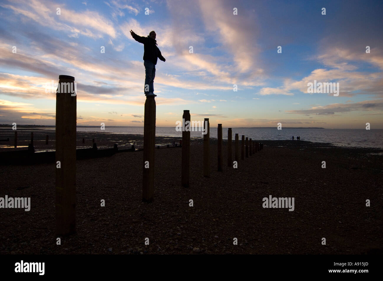 L'uomo sul palo di legno, whitstable kent, Regno Unito Foto Stock