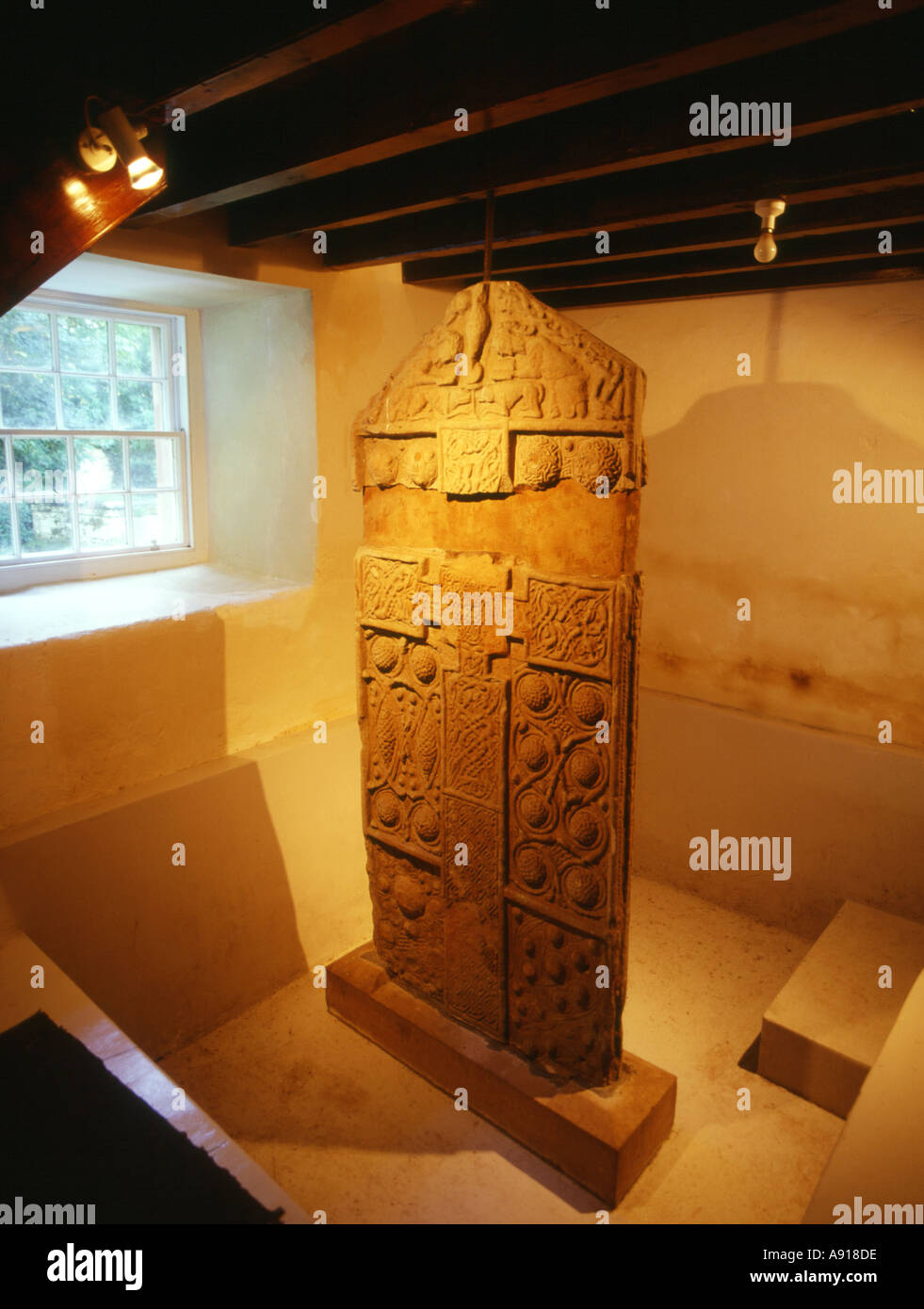 Dh Nigg vecchia chiesa NIGG ROSS Nigg CROMARTY pietra permanente con intagli bramma Pictish trail carving Foto Stock