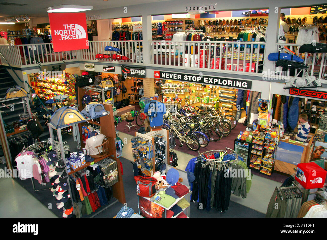 Interno di un negozio di articoli sportivi a Boise, Idaho Foto stock - Alamy