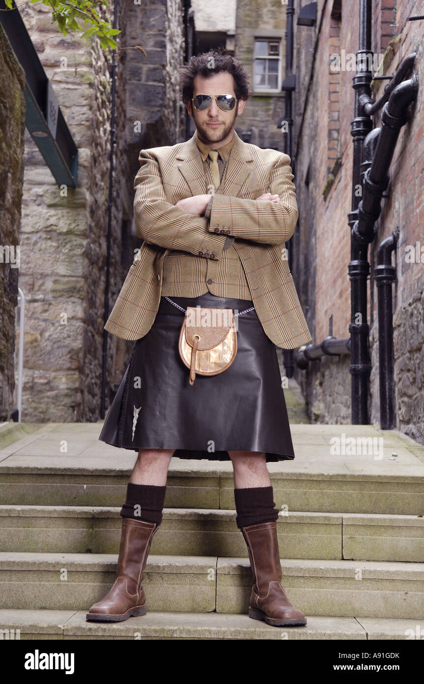 Foto di Howie Nicholsby la modellazione di uno dei suoi propri kilts xxi secolo Kilts (TFCK) è una gamma di kilts contemporaneo Foto Stock