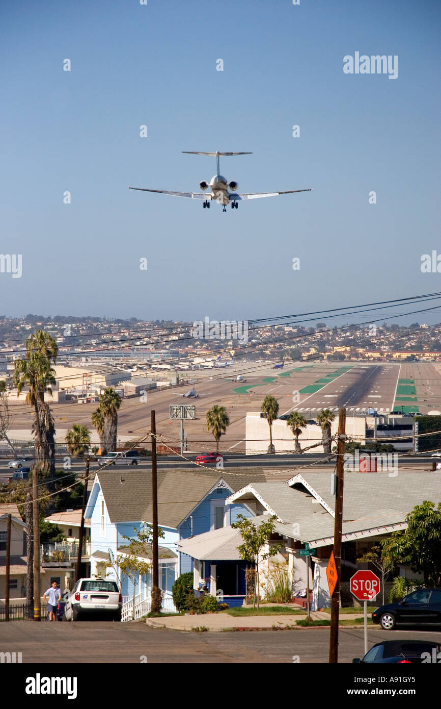 Boeing 717 aereo in atterraggio a San Diego, California. Foto Stock