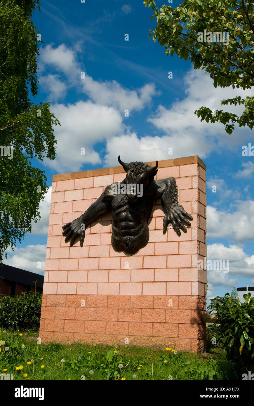 Bull scultura Cheetham Hill Road Manchester REGNO UNITO Foto Stock