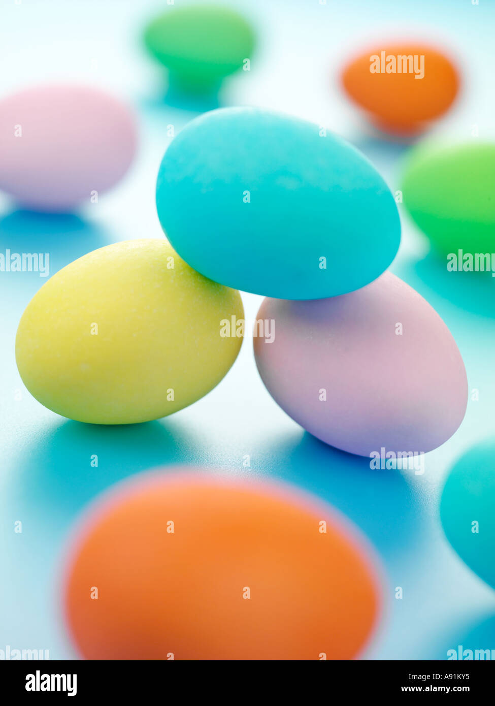 MULTI colore uova di pasqua Foto Stock