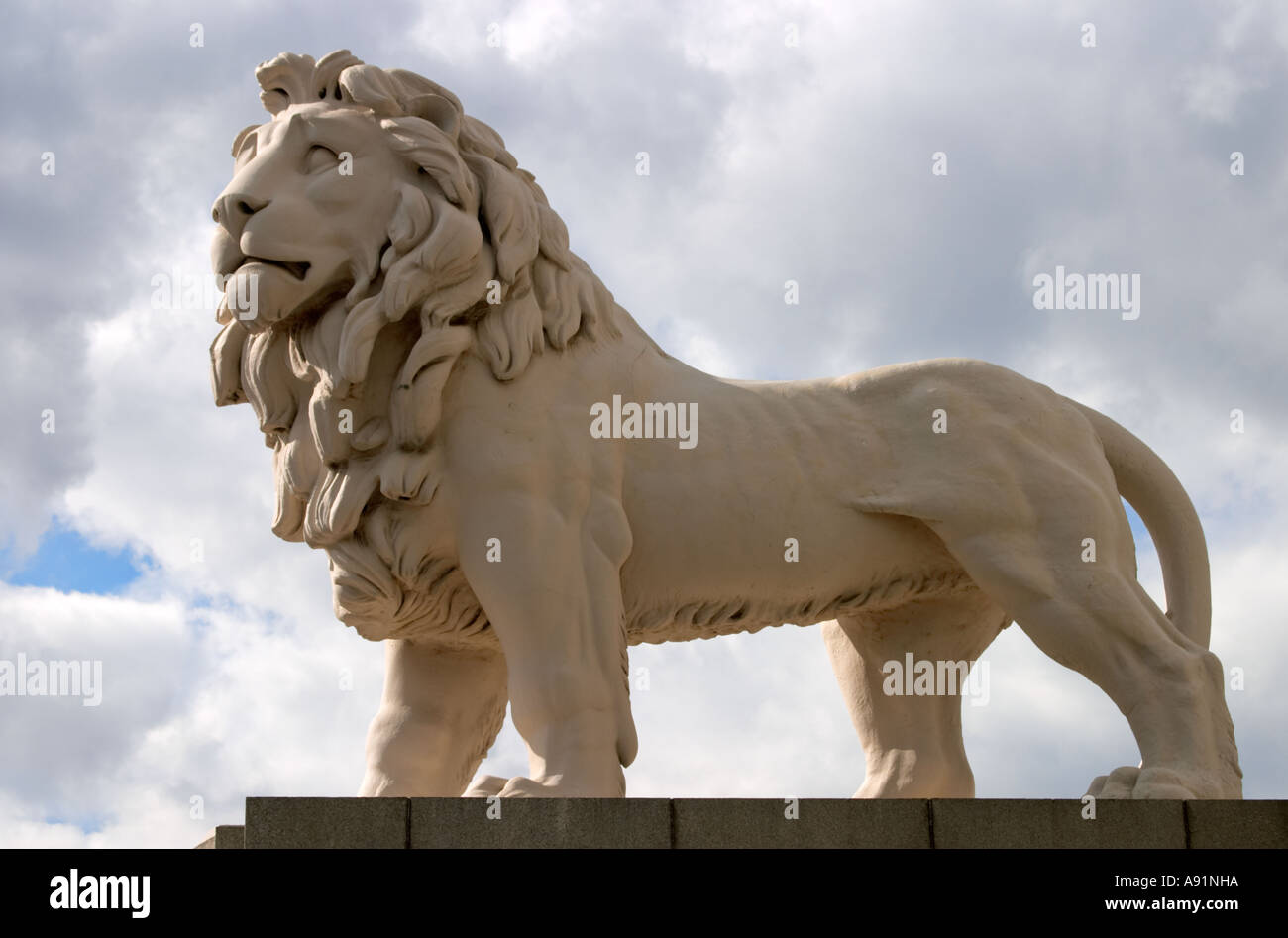 South Bank Lion Westminster Bridge London Inghilterra England Foto Stock