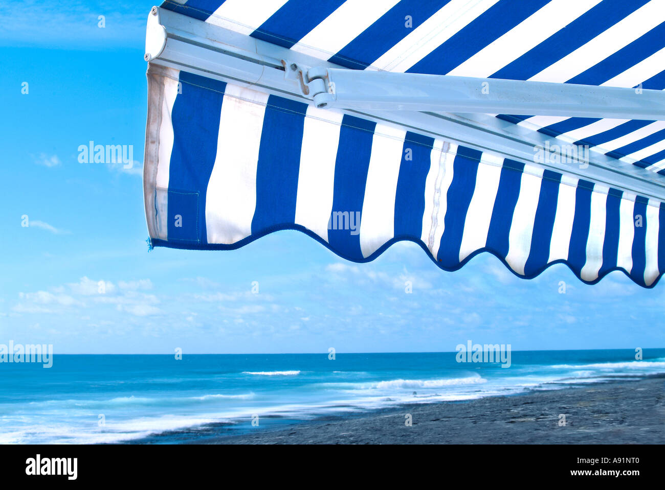 Marquee nel sole Markise in der Sonne Foto Stock