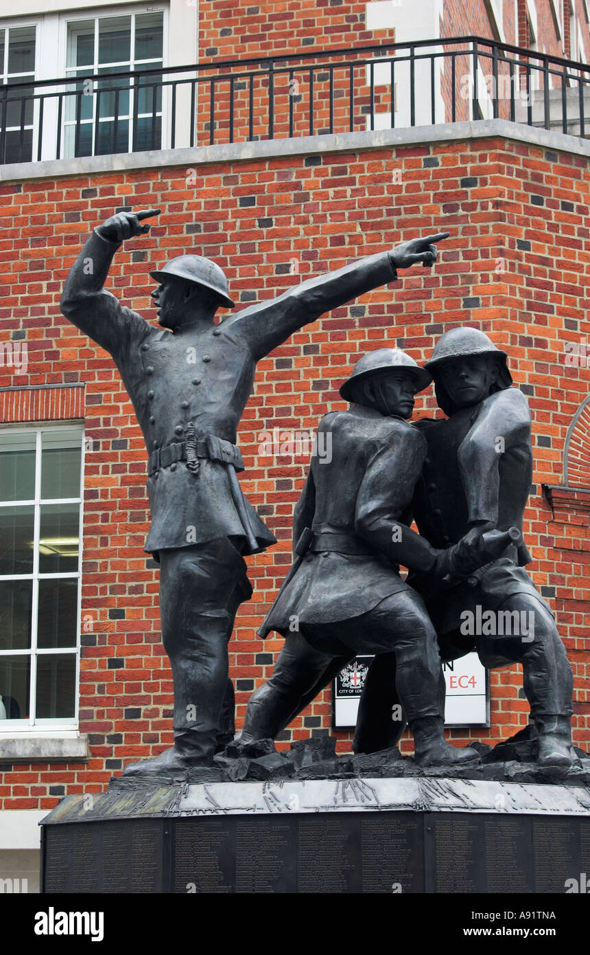 Il Memorial in onore di vigili del fuoco che hanno perso la vita durante la Seconda Guerra Mondiale Londra Inghilterra Foto Stock