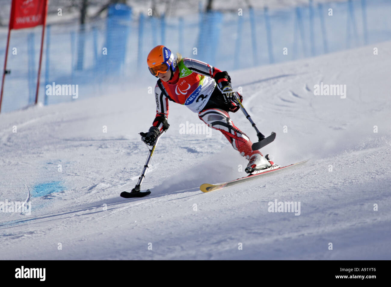Oxana Miryasova LW2 della Russia per la sua prima esecuzione di Womens Sci Alpino Slalom Gigante concorso permanente Foto Stock
