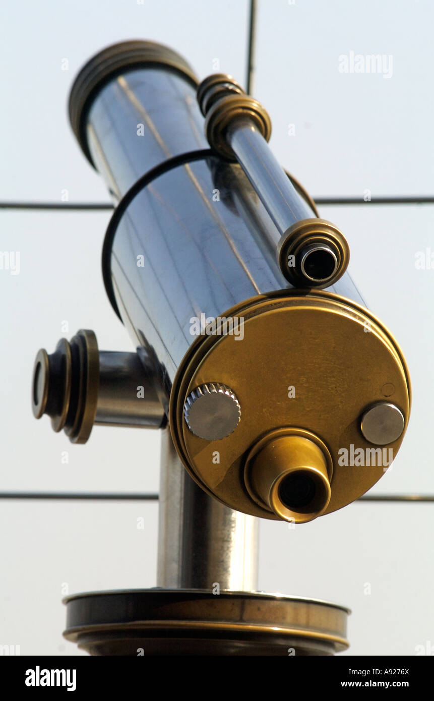 A gettone telescopio, piattaforma di osservazione La Torre Eiffel, Champ de Mars, Parigi, Francia Foto Stock