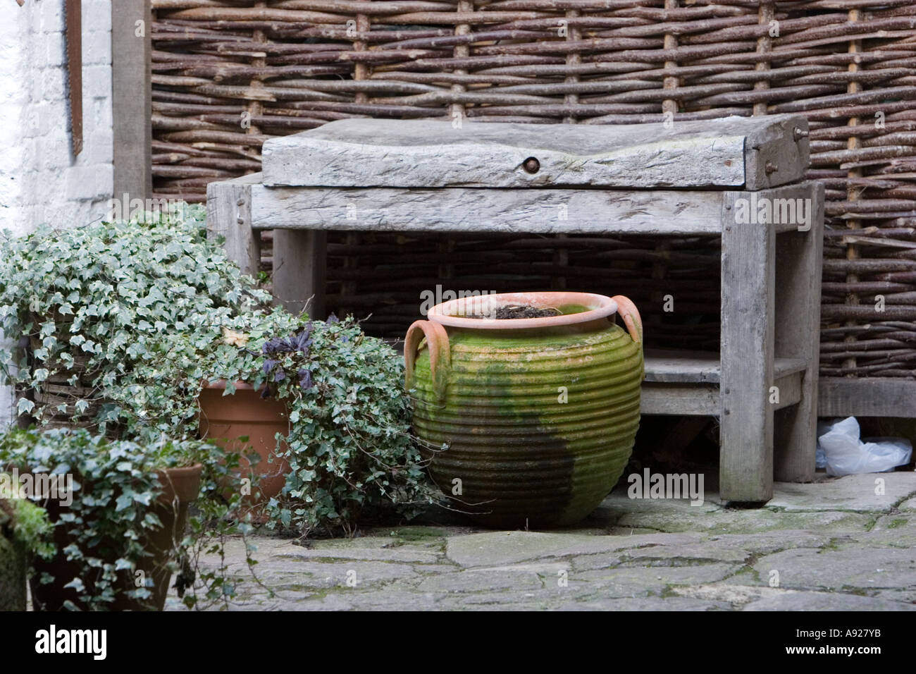Giardino decorativo urn Foto Stock