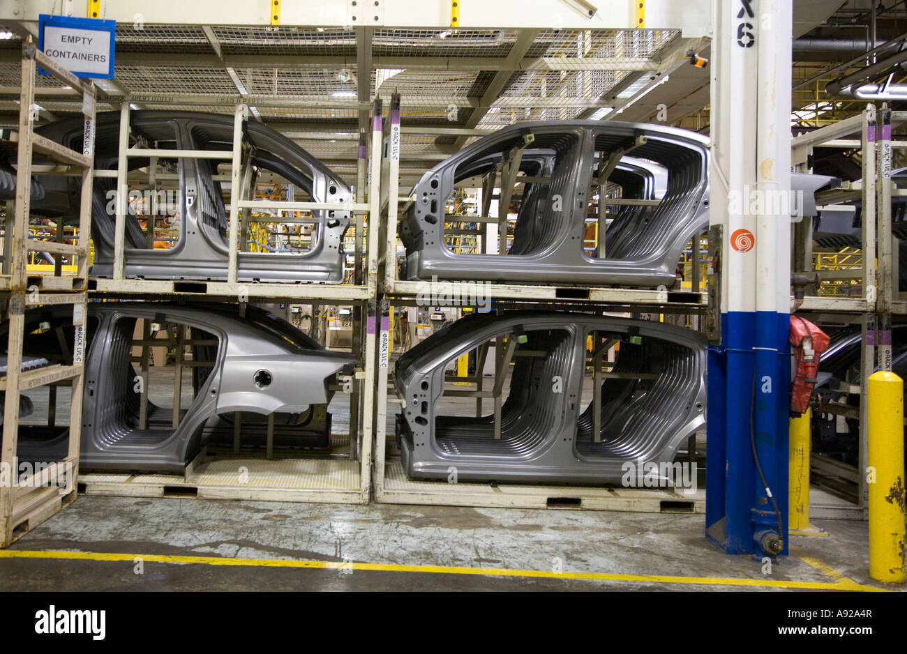 Sterling Heights Michigan cremagliere di auto pannelli del corpo a DaimlerChrysler s Sterling Heights impianto di assemblaggio Foto Stock
