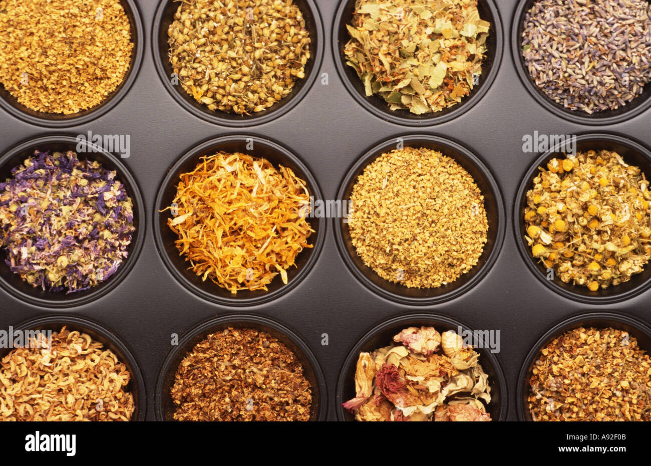 Pianta medicinale essiccati miscelati a secco herb herbes spice tè alle spezie varie Foto Stock
