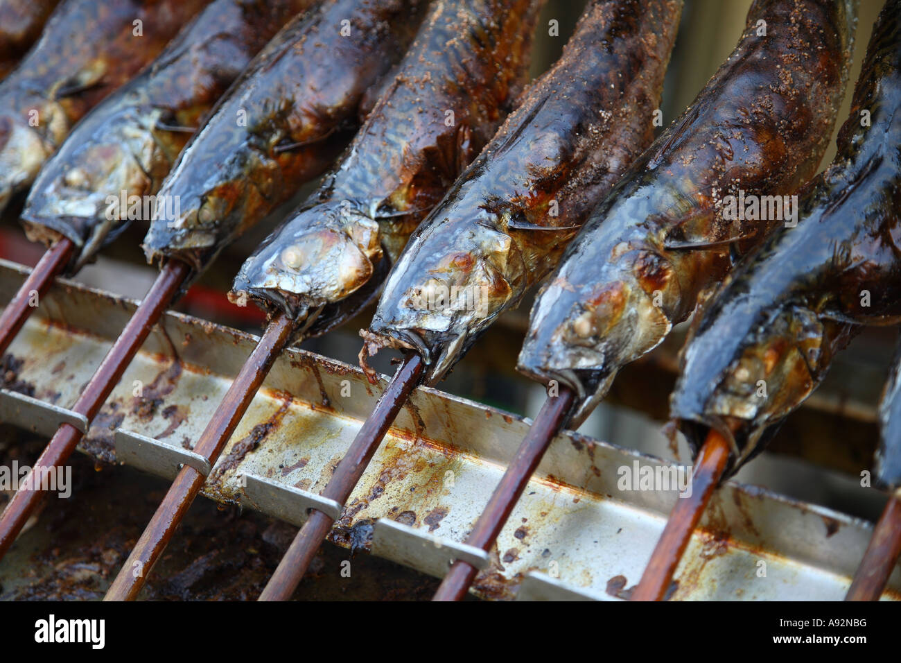 Tradizionali grigliate di pesce in Baviera, Germania Foto Stock