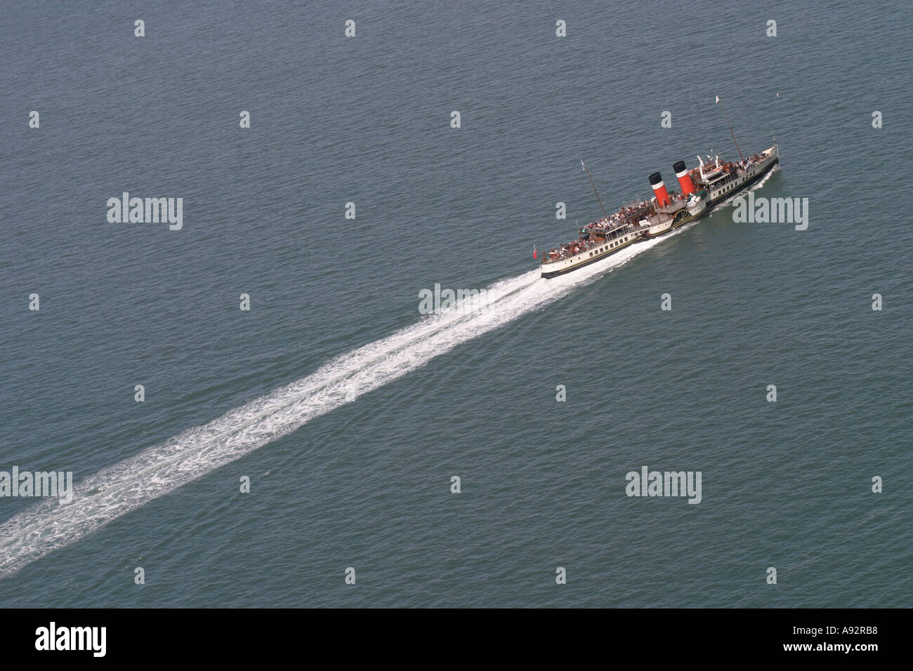 La Waverley ultimo ocean andando steam alimentato battello a vapore dalle scogliere a valle delle rocce Lynton Foto Stock