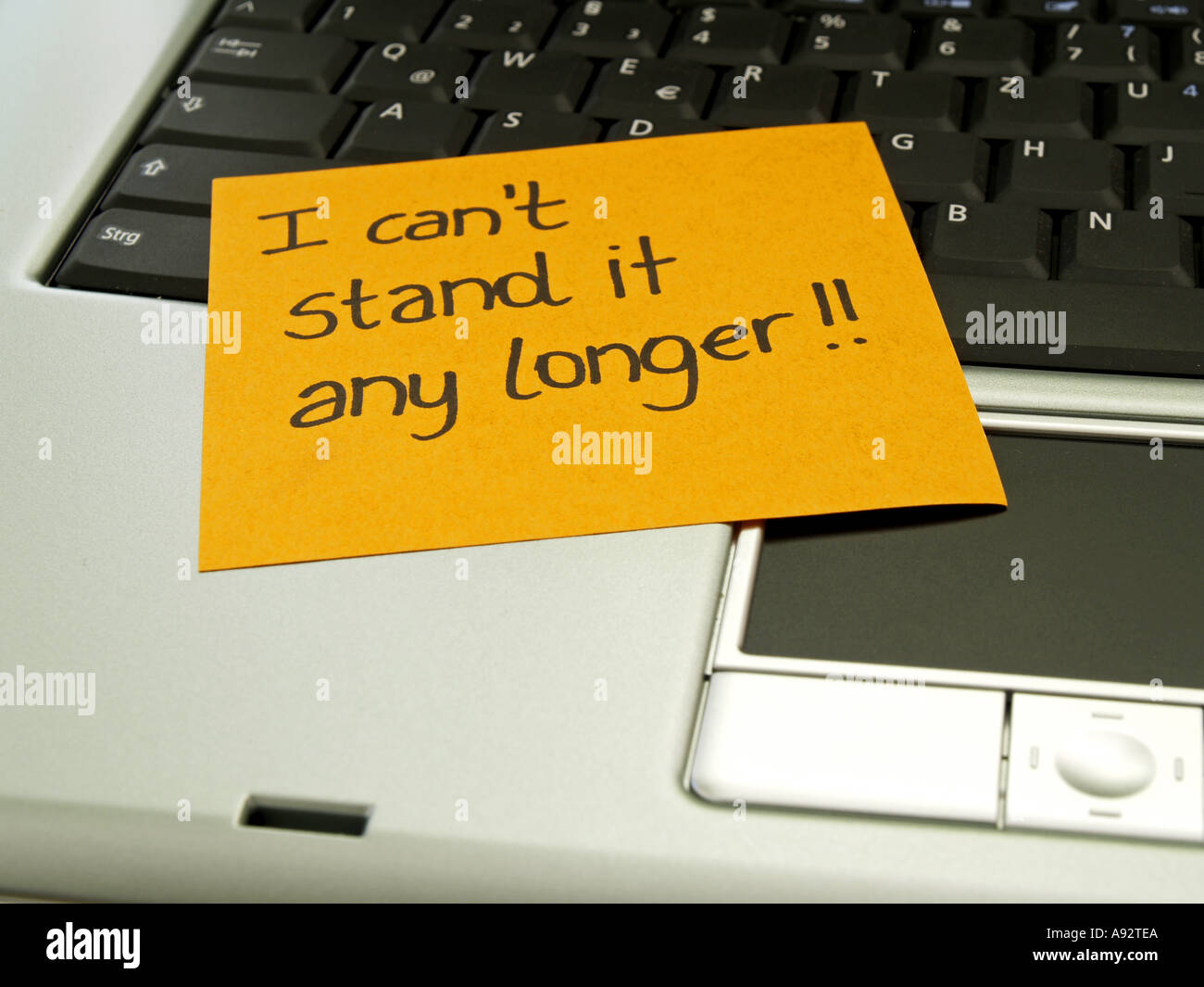 Nota memo su notebook posso t stand che più a lungo Foto Stock