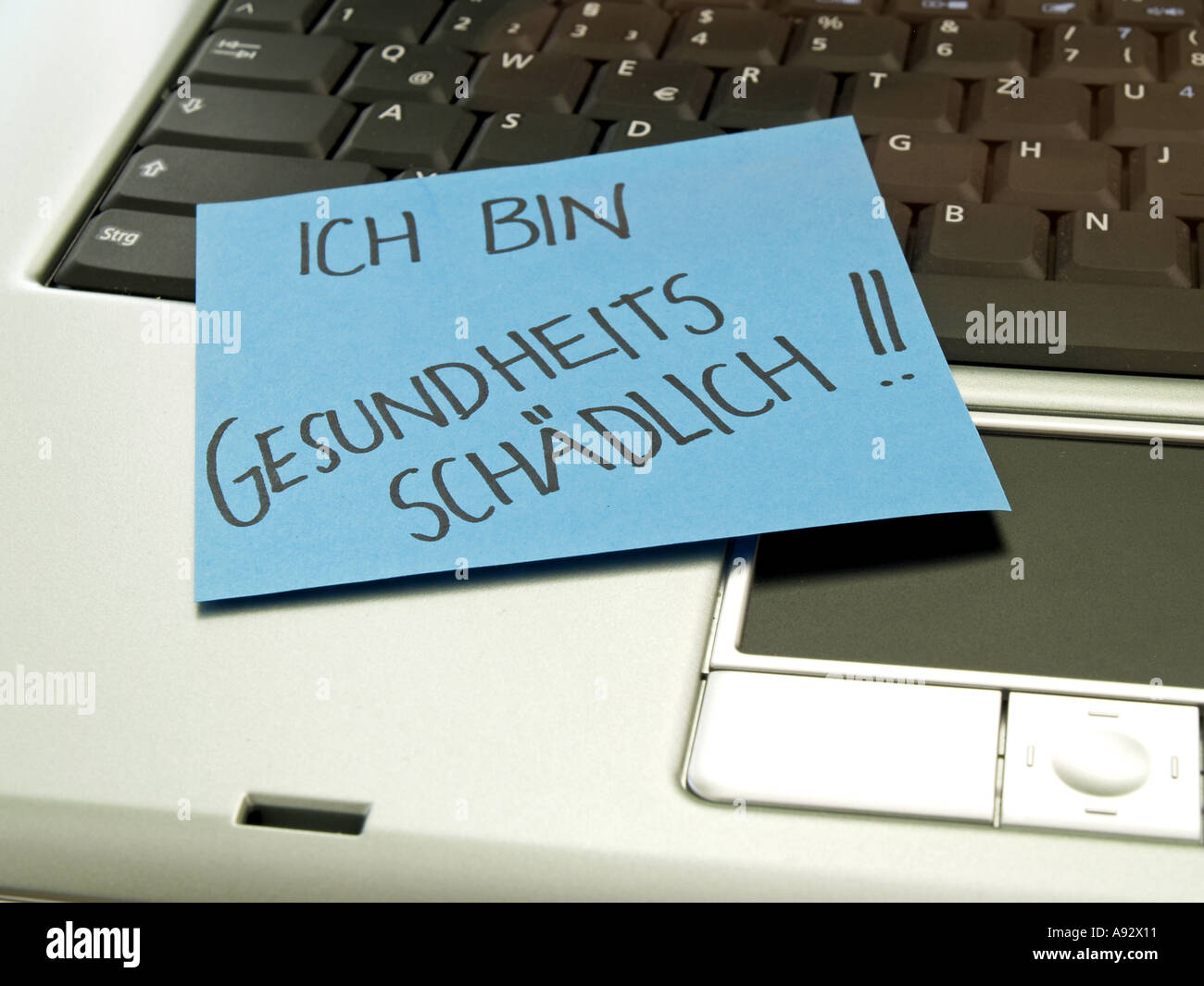 Nota memo su notebook mi m dannosi per la salute Foto Stock