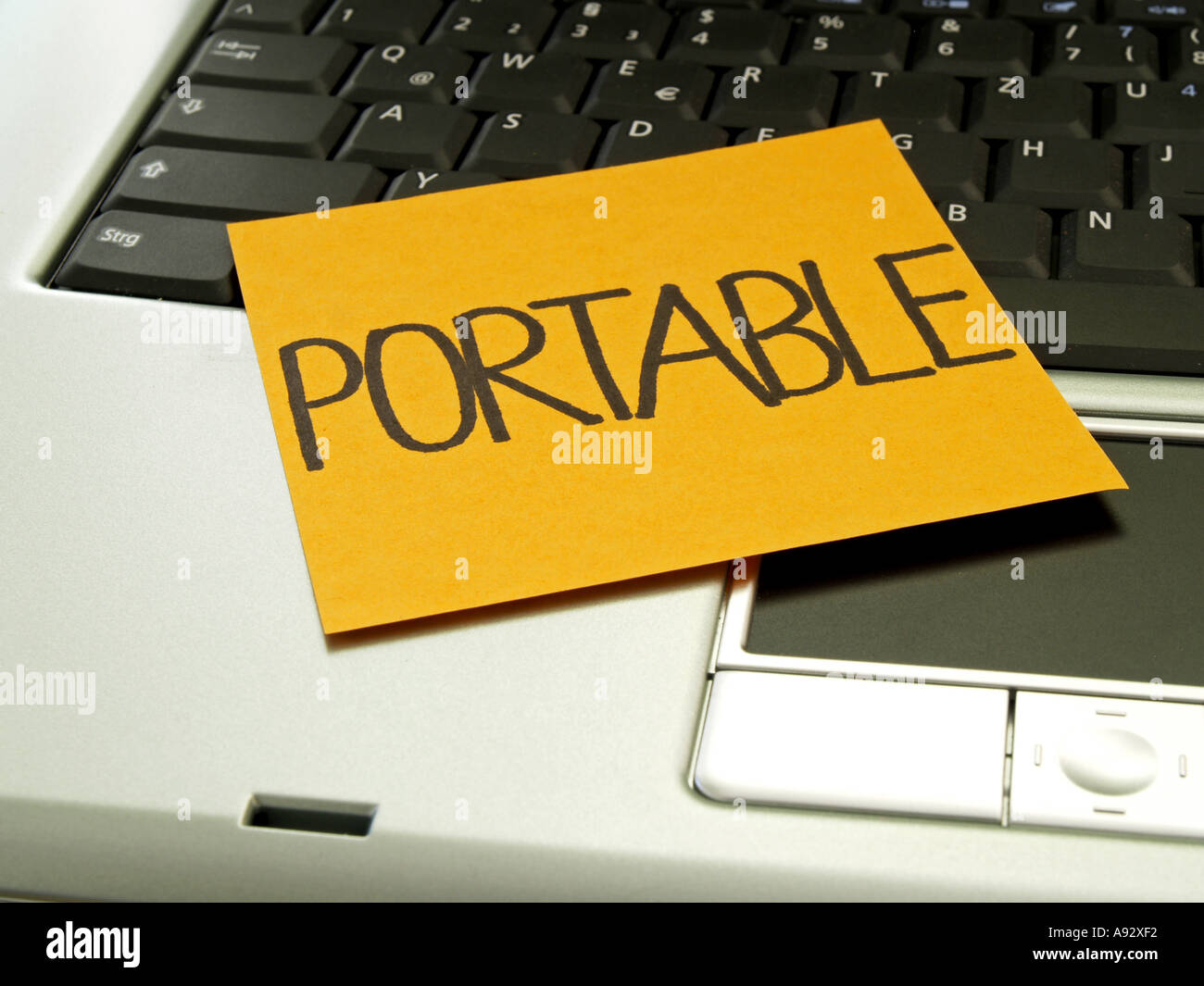 Nota memo su notebook, portatile Foto Stock