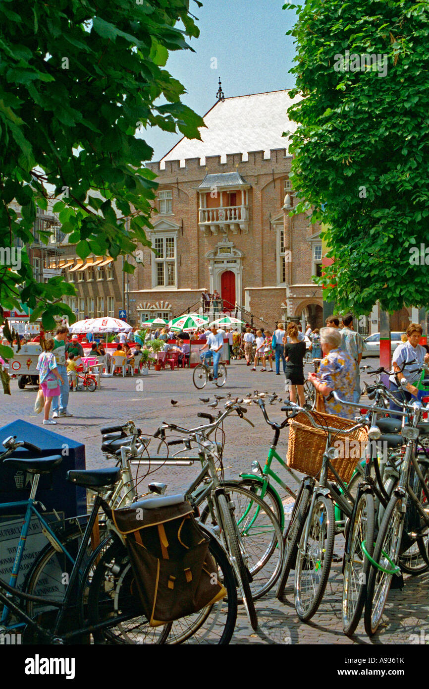 Holland Olanda Haarlem la Piazza del Mercato con il Municipio Grote Markt incontrato Stadhuis JMH0060 Foto Stock