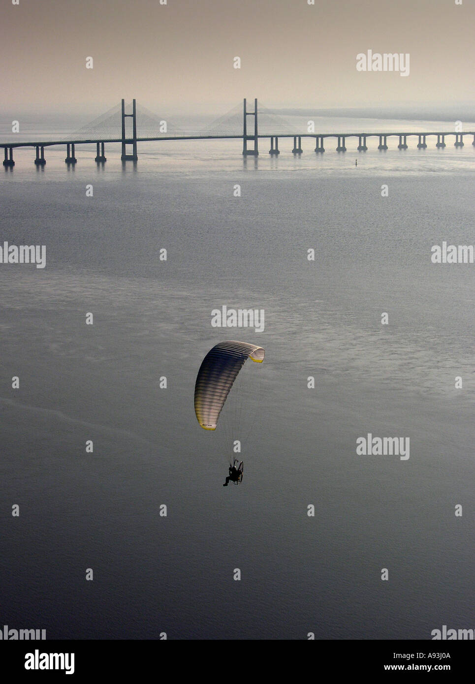 Motorizzata paramotore parapendio Severn Estuary REGNO UNITO Foto Stock