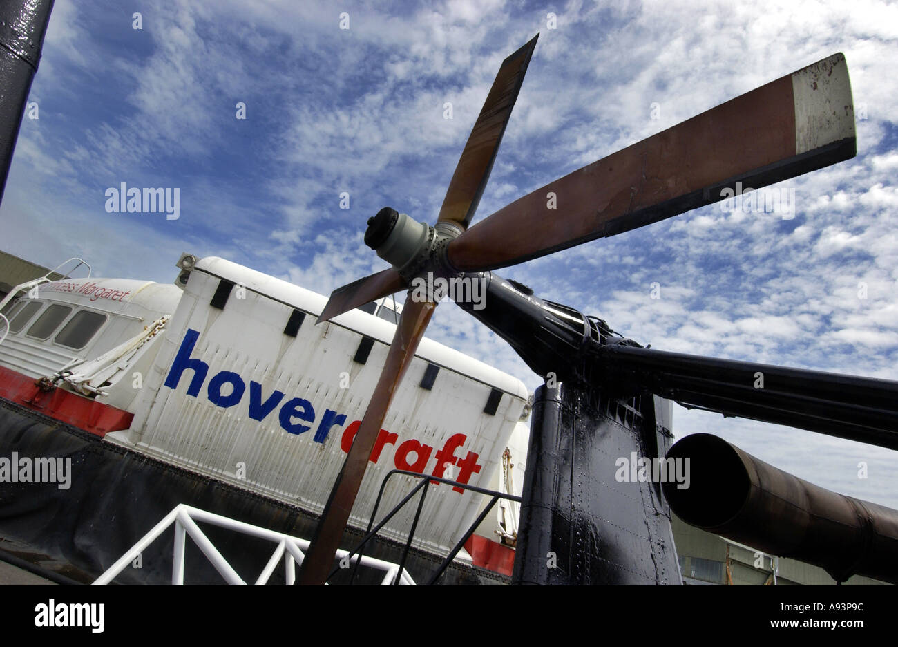 A 37 anni 6 SRN Hovercraft chiamato "La principessa Margaret' attualmente presso il museo di Hovercraft in Lee on Solent Hampshire. Foto Stock