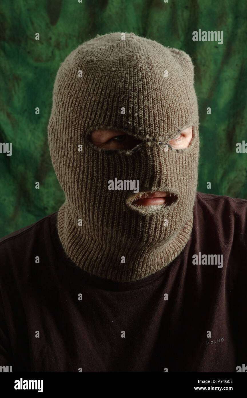 Scary uomo in passamontagna maschera da sci dsca 4187 Foto stock - Alamy
