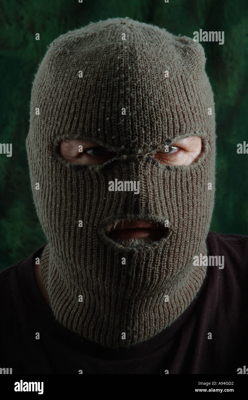 Scary uomo in passamontagna maschera da sci dsca 4189 Foto stock - Alamy