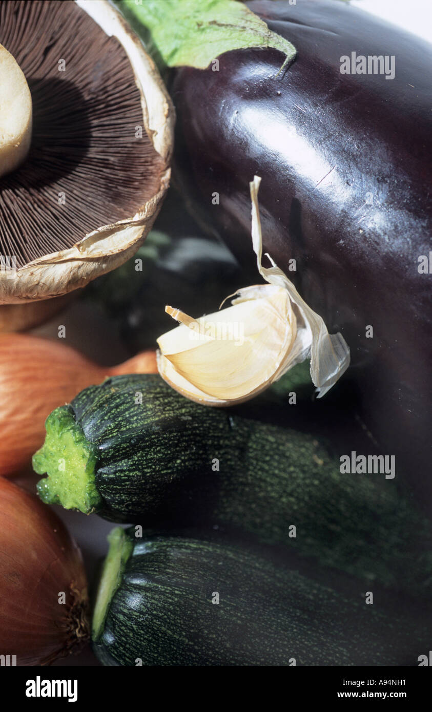 Impianto uovo melanzane fungo Aglio Scalogno e zucchine Foto Stock