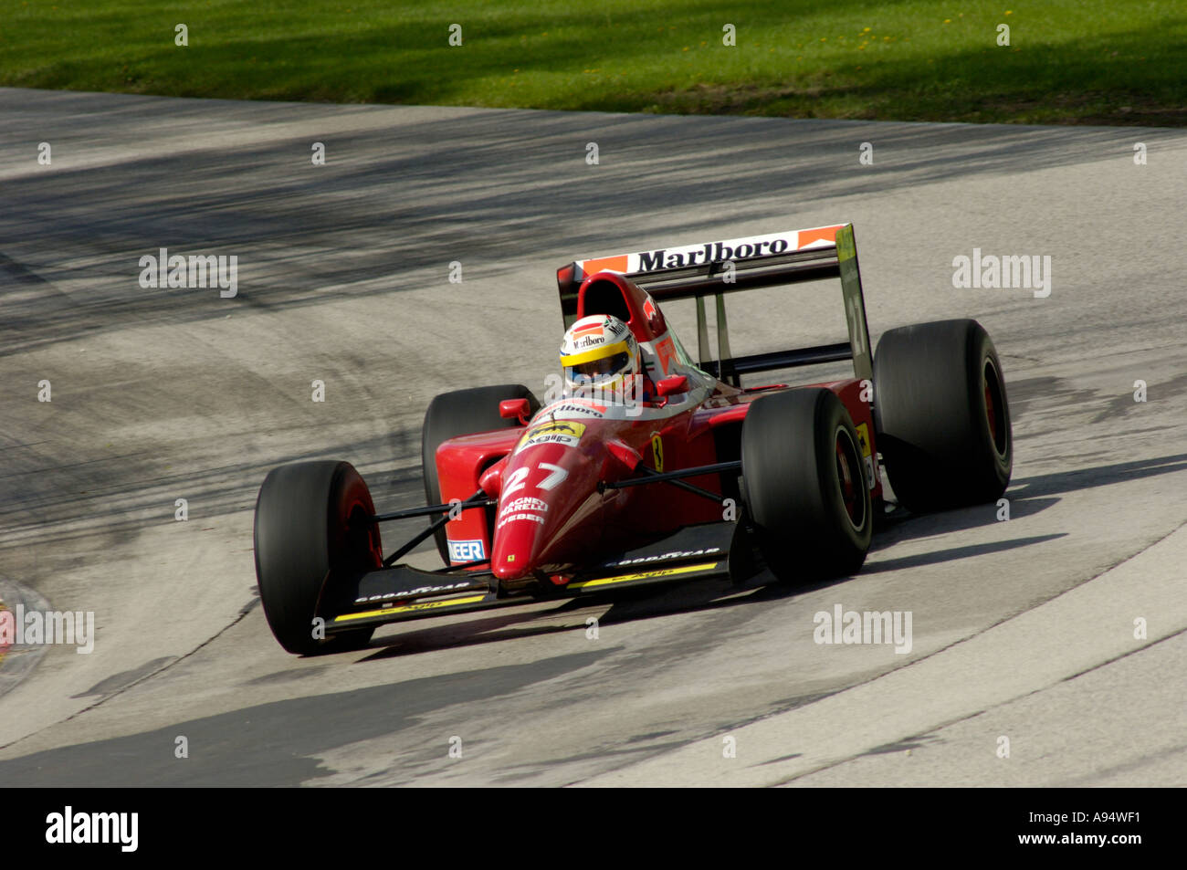 Brian corse francesi il suo ex Gerhard Berger 1993 Ferrari Formula 1 al Vintage GT Challenge a Road America 2005 Foto Stock