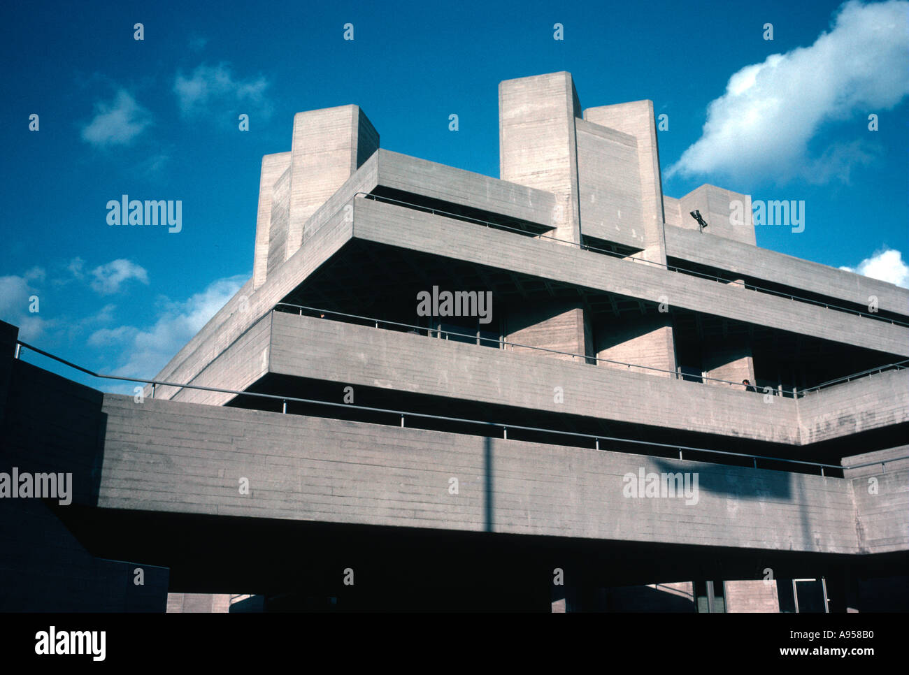 Teatro Nazionale di costruzione di South Bank di Londra è stato architetto Denys Lasdun Foto Stock