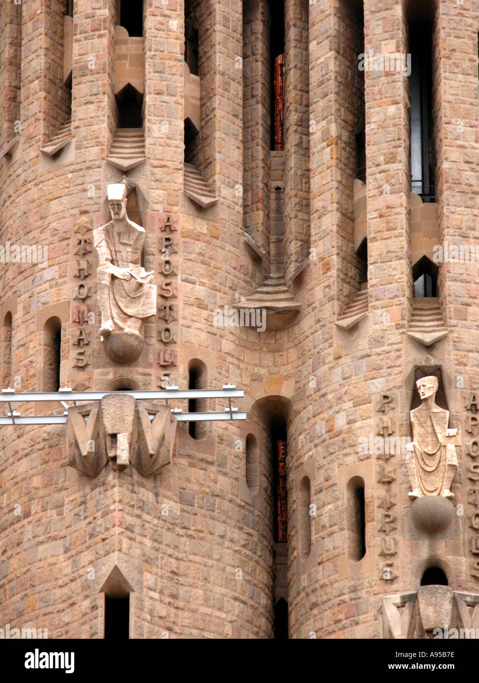 Gaudis sculture sulla Sagrada familia torri Barcellona Spagna Foto Stock