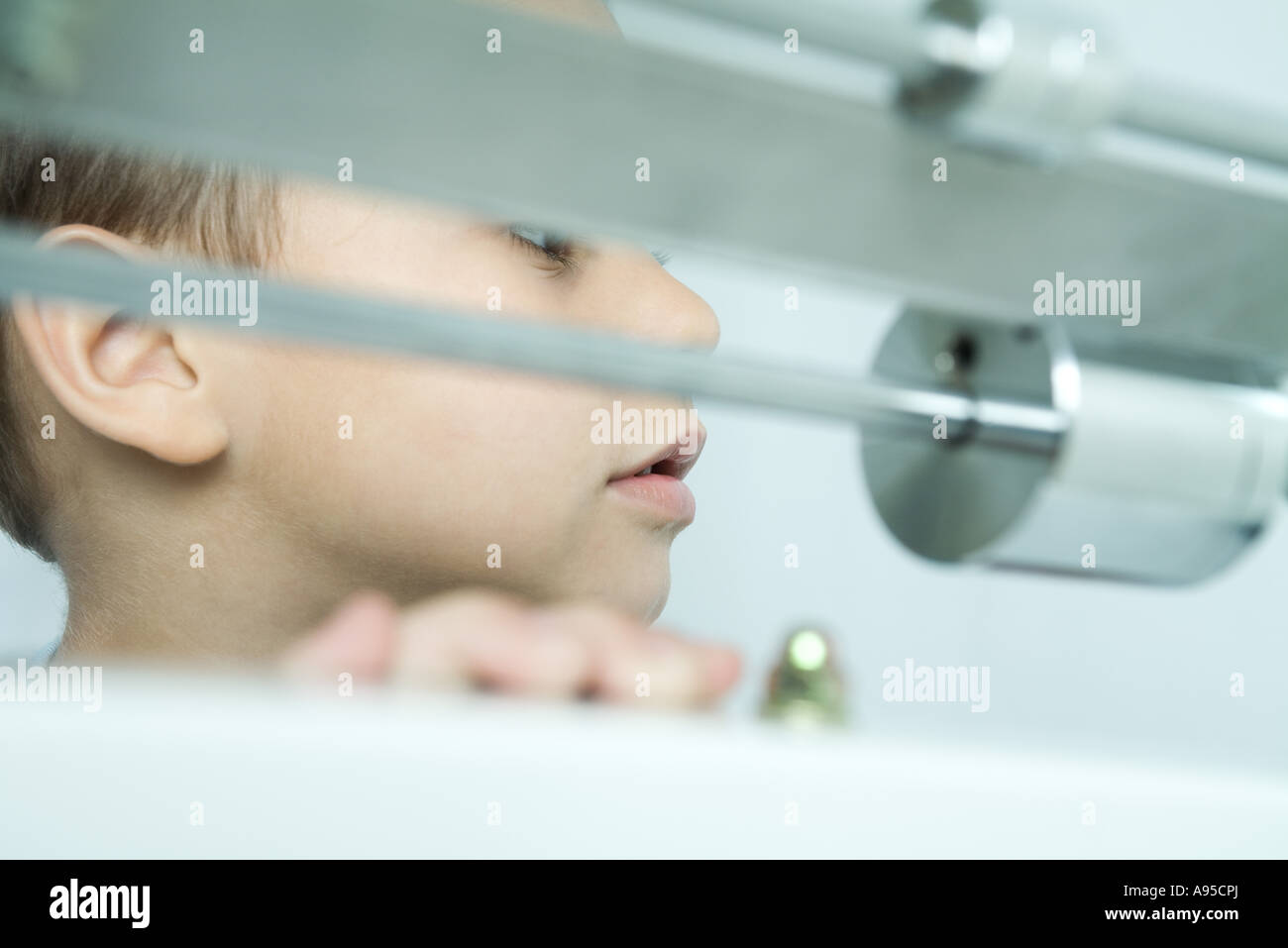 Il ragazzo, scala in primo piano, close-up Foto Stock