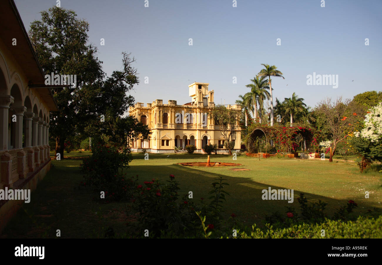 Sharad Bug Palace costruito nel 1867, rovinato nel 2001 terremoto e ora un museo (foto 2007), Bhuj, Gujarat, India Foto Stock